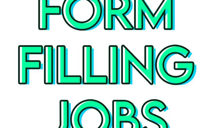 "Online Form Filling Job करते हुए घर बैठे एक लैपटॉप पर काम करने वाली महिला, जो फ्रीलांसिंग के जरिए अतिरिक्त आय कमा रही है।"